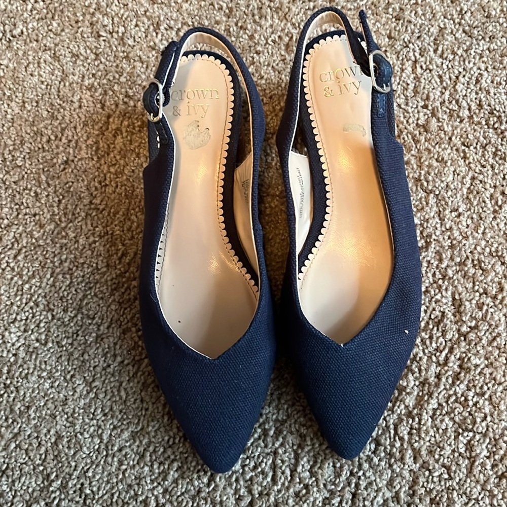 CRown & IVY womens navy heels 7M